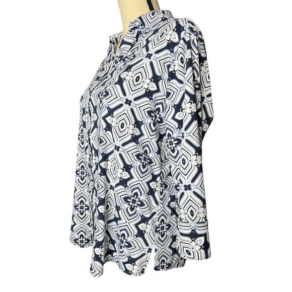 Foxcroft Women's Button-down Shirt in Blue and White Floral Print Size L - Picture 3 of 6